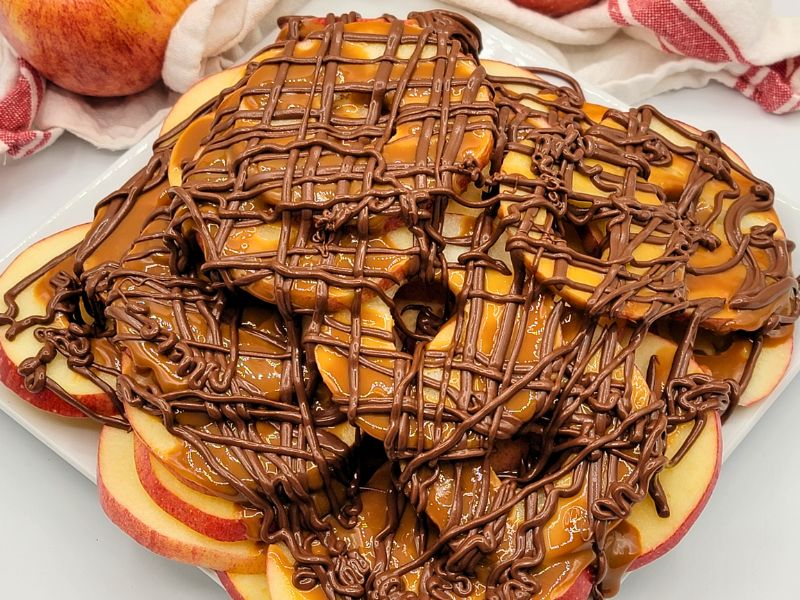 easy, gooey apples with chocolate drizzle